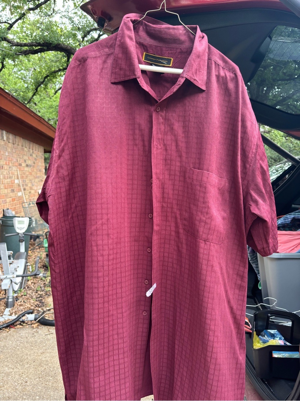 Men's Short-Sleeve Button-Up Shirt in Burgundy